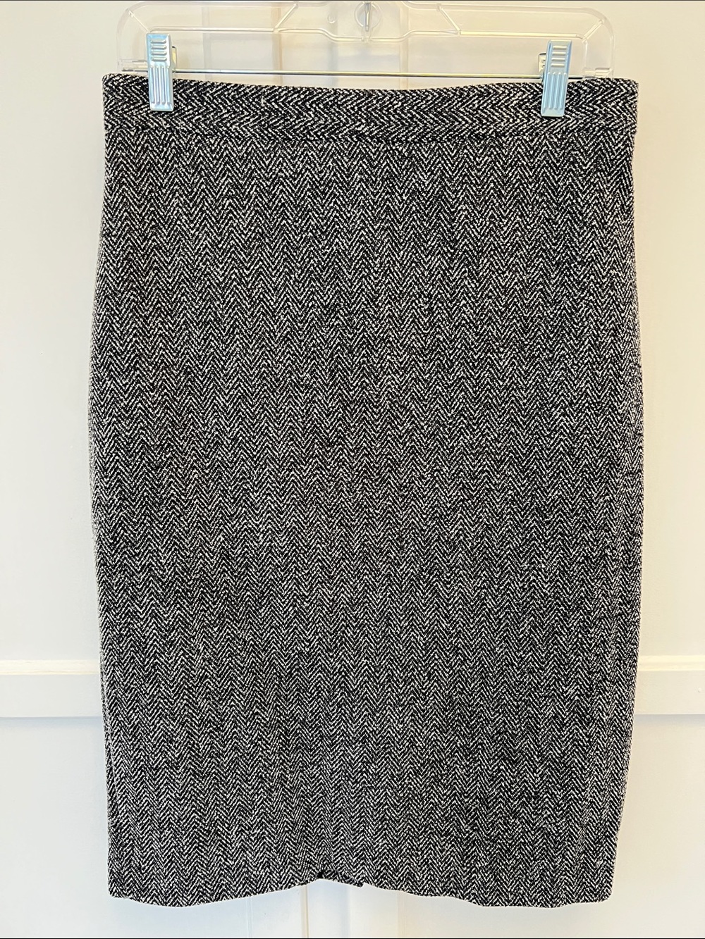 Banana Republic Black and White Herringbone Pencil Skirt - Size 8